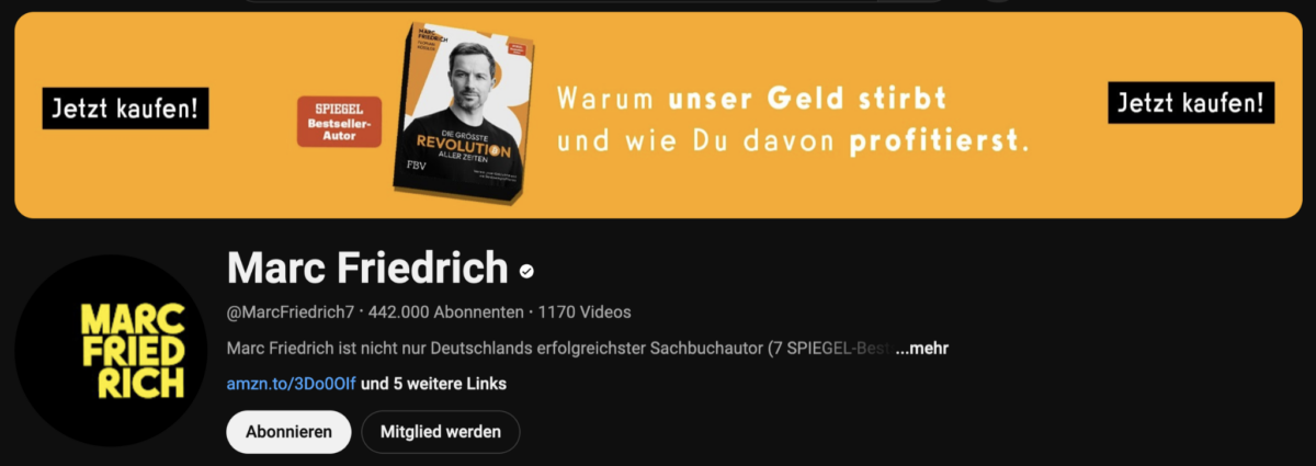 Screenshot des YouTube-Kanals von Marc Friedrich mit 442.000 Abonnenten und 1170 Videos. Oben eine Werbegrafik für sein Buch ‚Die größte Revolution aller Zeiten‘ mit dem Slogan: ‚Warum unser Geld stirbt und wie Du davon profitierst.‘ Daneben zweimal der Button ‚Jetzt kaufen!‘. Darunter das Kanalbanner mit Profilbild, dem Marc Friedrich Logo, Buttons zum Abonnieren und Mitglied werden sowie einem Amazon-Link.