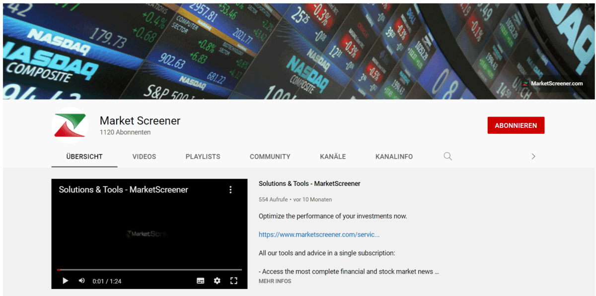 MarketScreener.com - Erfahrungen, Kosten, Test: Was bietet dieses beliebte Finanzportal? (2026) Screenshot des YouTube-Kanals von Market Screener mit 1120 Abonnenten. Im oberen Bereich ist ein Börsenticker mit NASDAQ- und S&P 500-Werten zu sehen. Der Kanal enthält ein eingebettetes Video mit dem Titel 'Solutions & Tools - MarketScreener'. Der rote 'Abonnieren'-Button ist sichtbar
